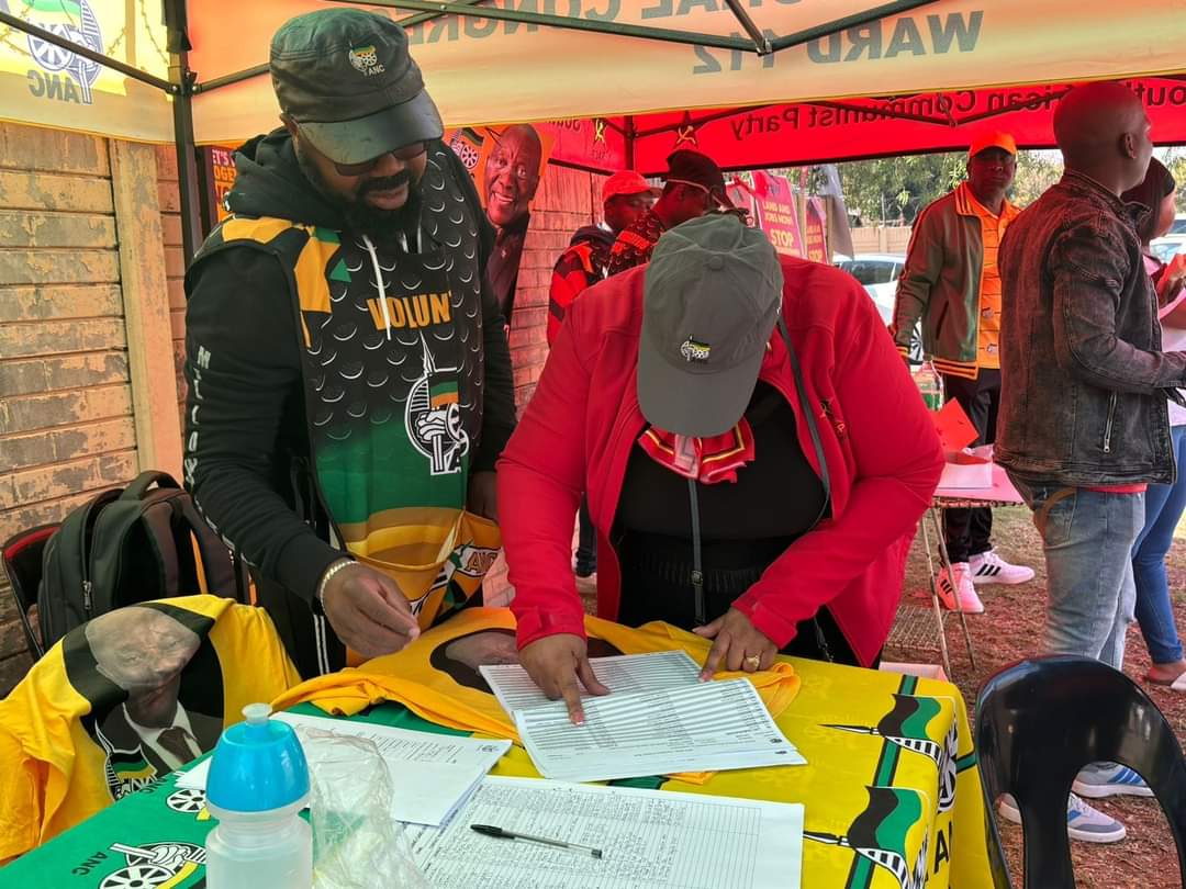 SACP1921's tweet photo. She also interacted with ANC volunteers and checking if all is in order at the voting station.
#ANC victory is certain! Phatha ANC, Phatha!
#IVoteANC
#LeadUsRamaphosa
#VOTEANC29May2024
#VOTEANC2024
#LetsDoMoreTogether https://t.co/18KeQIVbfr