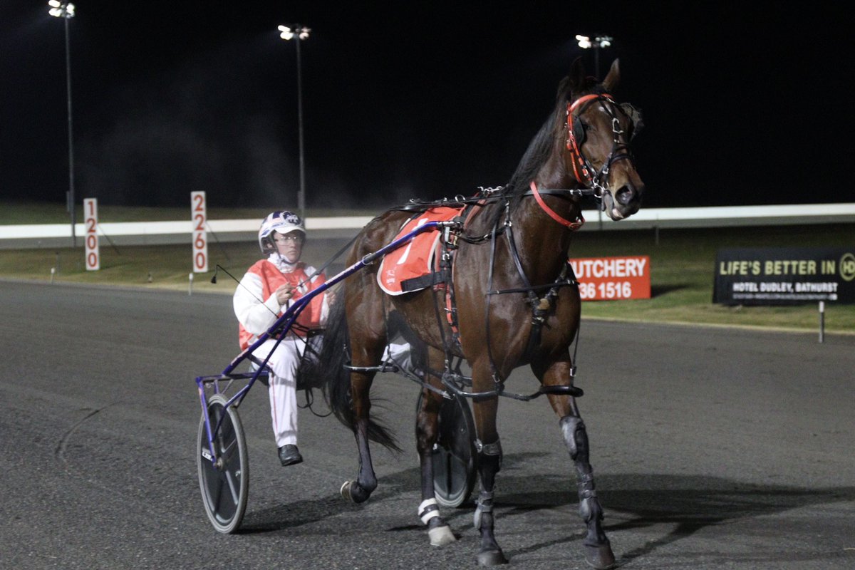 🥇The Nathan Hurst trained TULHURST JANET has taken out the THE TAB APP PACE for Justin Reynolds.

🥈| ARTFUL PRINCE
🥉| MISS BLUE STORK

Congratulations 👏