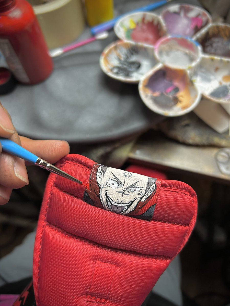 AldonteArt's tweet photo. #wipart Just getting to JJK and so far I like it💯
.
.
This crazy mf here😂😂😂stay tuned
.
#jjkfanart #jujutsukaisensukuna #sukunaart #angeluspaint #angelusdirect #customsneakerart #animesneakerart #animesneakers https://t.co/xVpcjl8IAt