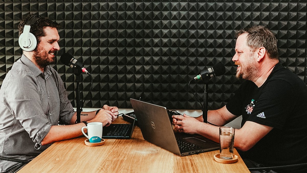 Další Vysílačka je připravená:) Téma? Platformizace internetu. Pohovořili jsme o tom, jakou strategii volí velcí hráči ve snaze přikovat uživatele ke svým ekosystémům. Kam až může stále intenzivnější platformizace vést? sherpas.cz/podcasty/platf…