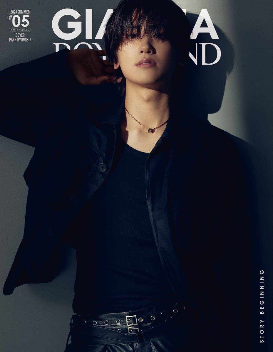 يُزين الممثل #ParkHyungSik غلاف العدد الخامس لِـصيف 2024 من المجلة اليابانية GIANNA BOYFRIEND 🖤✨
