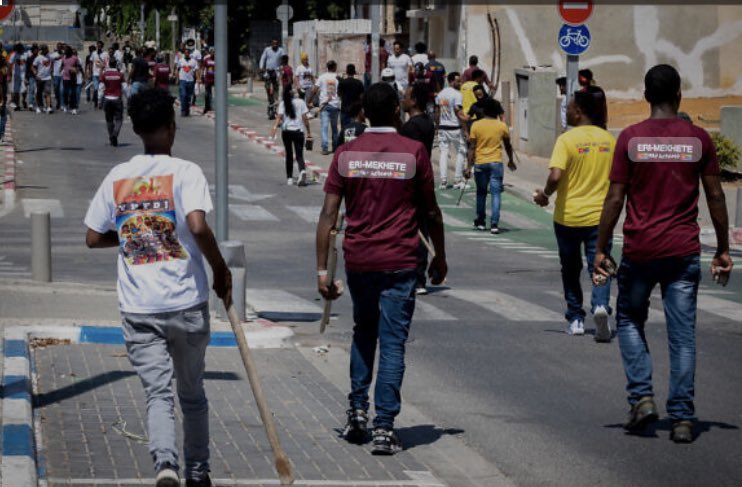 TeameKuflom's tweet photo. Seit September wurden fünf Asylbewerber ermordet, drei davon in Tel Aviv.  Die Situation kann nicht weitergehen.  Israel muss diejenigen schützen, die vor dem diktatorischen Regime fliehen.  @netanyahu @itamarbengvir #עיצרו_את_ההרג #צדק_לקעלים#TransnationalRepression https://t.co/6W3LUYdkq6