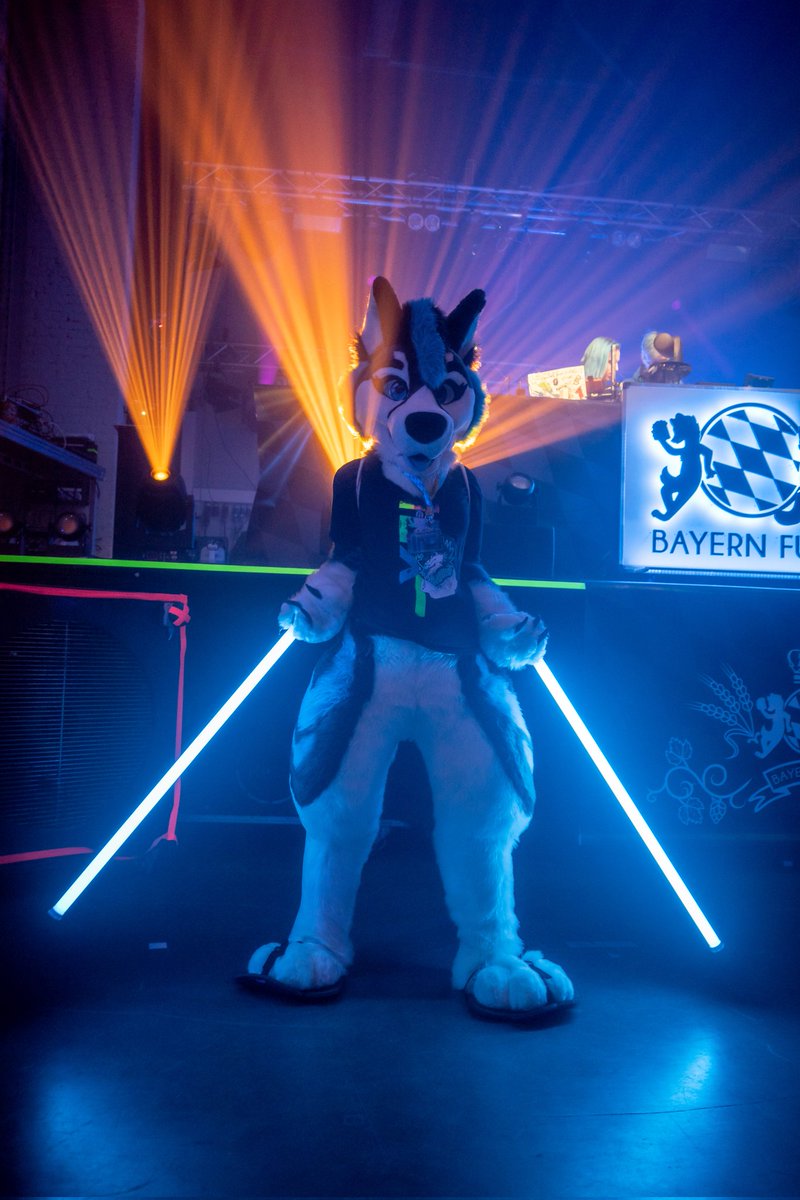 Thinking about selling my current suit to clear up some space.
Gonna leave it up for offers if anyone's interested.  

It's fairly old and some seams aren't cleaned up. Would be the whole 3/4 suit with outdoor sandals. Comes WITHOUT character rights tho.