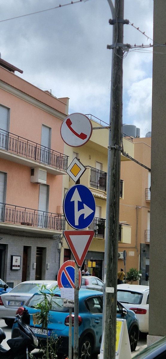 The Italian public 'cabine telefoniche' are long gone, but the street markers live on. Now I need to find a stepladder spanner and a balaclava.... #SIP #TelecomItalia #cabinatelefonica