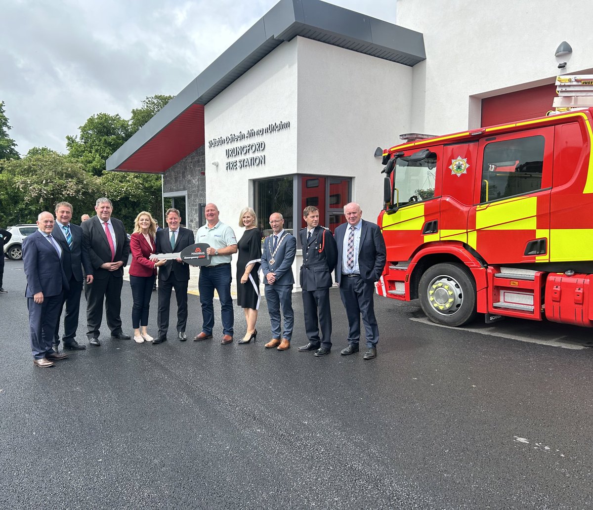DarraghOBrienTD's tweet photo. Here in #Urlingford to officially open the new Fire Station. 

Through @DeptHousingIRL Fire Services Capital Programme we have been able to invest in new facilities &amp; equipment all across the country. 

Great to meet so many former &amp; current serving members. https://t.co/KxMRDpZnPE