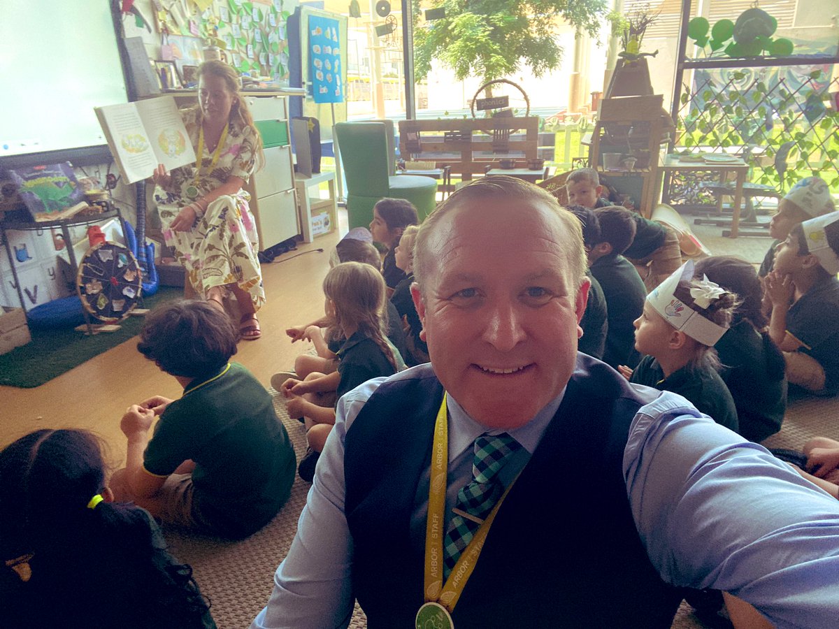 It’s always a joy <a href="/ArborDubai/">The Arbor School</a>💚 to find 10 minutes in my day to be🥰! And those minutes were spent with our wonderful <a href="/ArborFS2/">Foundation Stage 2 | The Arbor School</a>💚 Sunflowers🌻 for story time📖 today! Our #learningspaces🚸 are a safe space for children to feel #caredfor ❤️, #challenged🏹 and #respected🤝! 🙏🏼🌿🏆