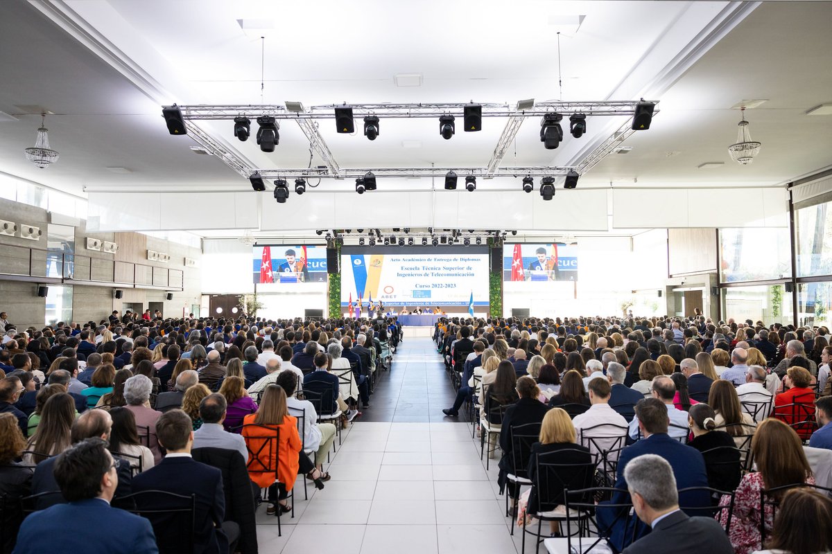 🎓Después de todo el esfuerzo, vuestro trabajo ha merecido la pena: egresados de grado y máster de <a href="/telecoupm/">ETS de Ingenieros de Telecomunicación - UPM</a> recibieron sus diplomas en una ceremonia emotiva. Recopilamos algunas fotos de la cita: flic.kr/s/aHBqjBsenj. 

¡Mucha suerte en vuestra nueva etapa!
#somosUPM