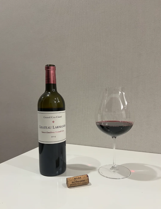 Tercek_mol46's tweet photo. A glass of red wine, a romance. https://t.co/tJwEPhj5M9