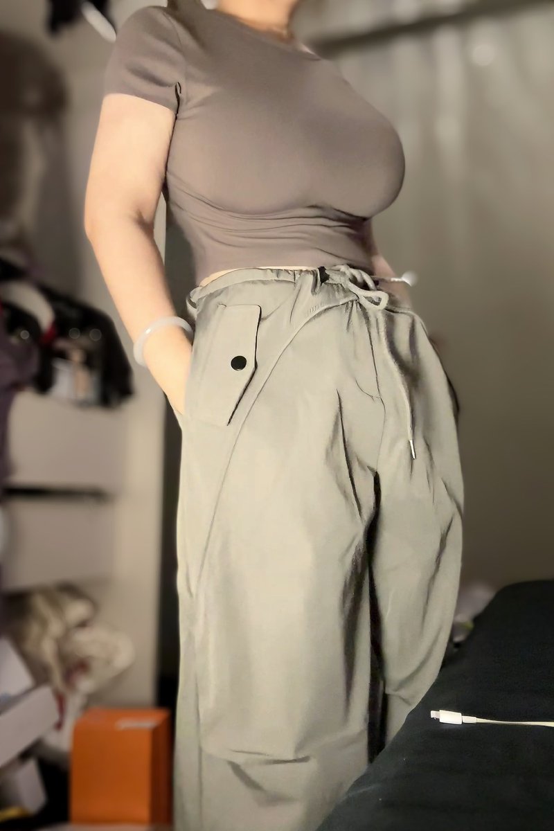 优衣库你自己看看这像是L码的衣服吗 https://t.co/ndw7XCmfBc