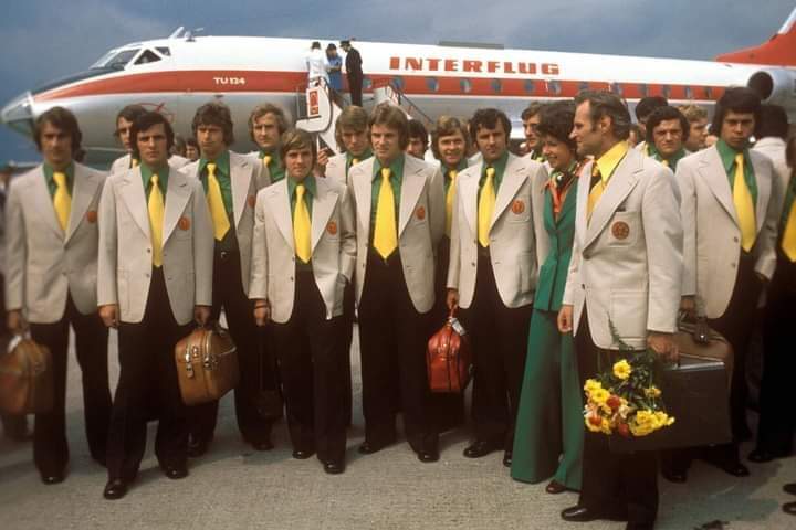 Doğu Almanya Futbol Milli Takımı, 1974. Kıyafetler efsane.😂🤭👌 #EastGermany #nostalgia
