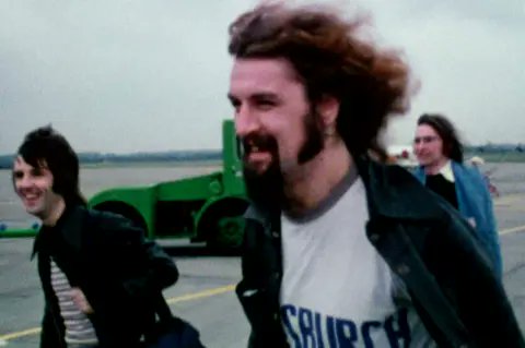 Caught up with the BFI's restoration of BILLY CONNOLLY: BIG BANANA FEET (now showing, streaming and out on DVD): tinyurl.com/46m3dffr