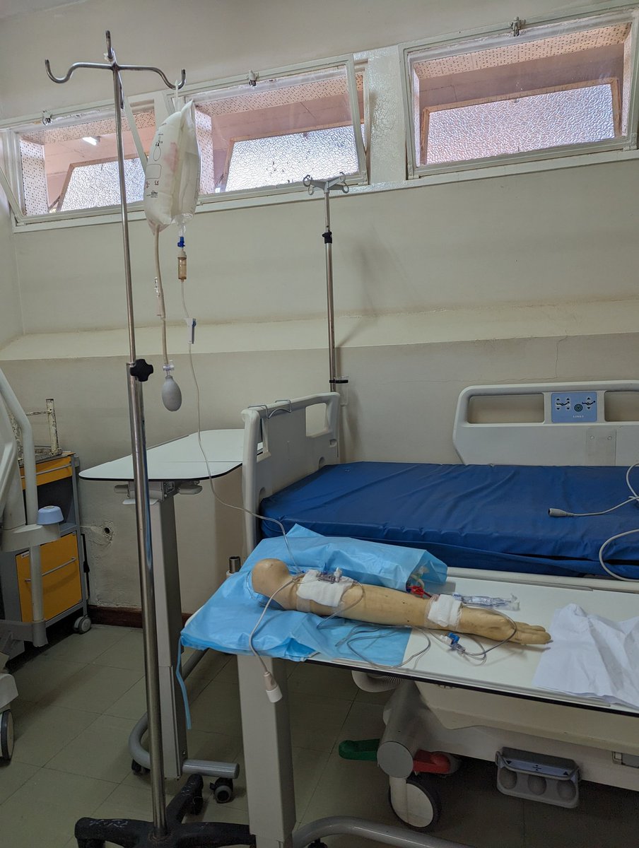 Hannah Mosley (@hannahmosleybcu) on Twitter photo Some clinical education on A-lines and ABGs this morning. <a href="/BCUCriticalCare/">BCUCriticalCare</a> #healthpartnership in Zambia. Some clinical education on A-lines and ABGs this morning. <a href="/BCUCriticalCare/">BCUCriticalCare</a> #healthpartnership in Zambia.