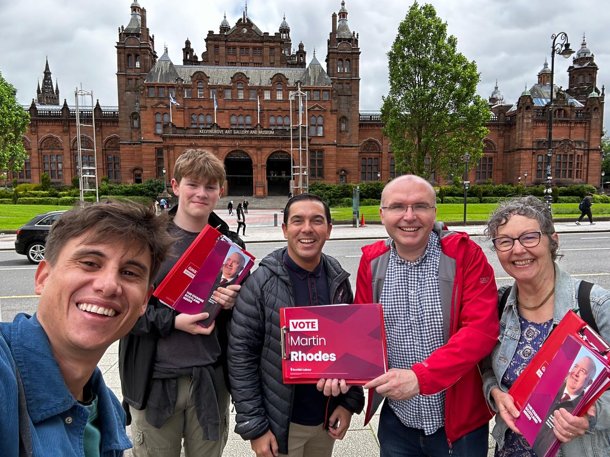 Good team out today in support of @MartinRhodes21 @ScottishLabour @Labour_GCC 🌹