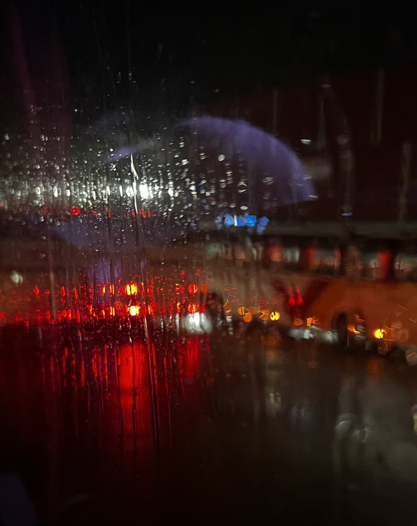 Cuddle weather sana pero need naten mag work 🌧️