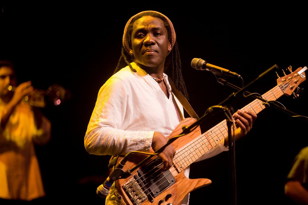 #NP Djombwe @RichardBona on #TheKazbah981 with @oluwaseun_ro Listen Live: smoothlive.smooth981.fm:8000/smoothlivefm128 ❤💙🤍 #Smooth981 #LoveMusic #LoveLife #SmoothFmLagos