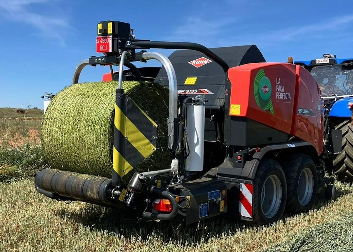 noticiasmaquina's tweet image. Demo Tour de la empacadora FBP 3135 de KUHN dlvr.it/T7Y9RT #AGRÍCOLA #demotour #empacadora #FBP3135 #kuhn noticiasmaquinaria