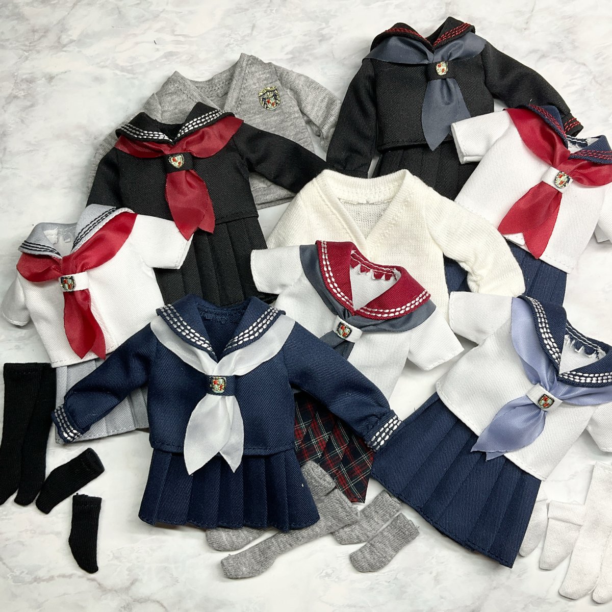 昭和時代のセーラー服を試作してみました。
懐かしシリーズの制服になります。
ルーズソックスの年代の前になりますね🥰