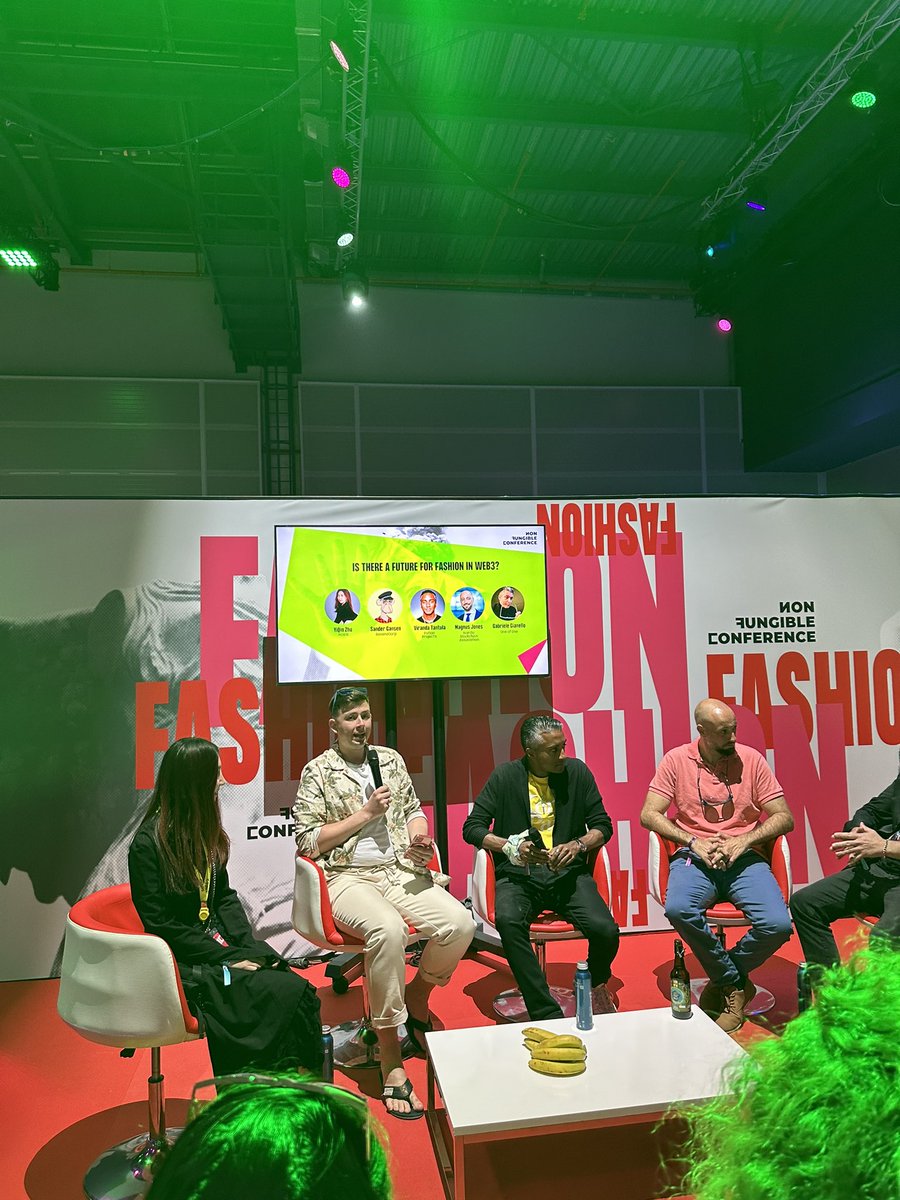 Hanging by the fashion stage <a href="/NFCsummit/">NFC SUMMIT - JUNE 4-6 2026 - LISBON</a> for a 2nd of inspiring talks ✨