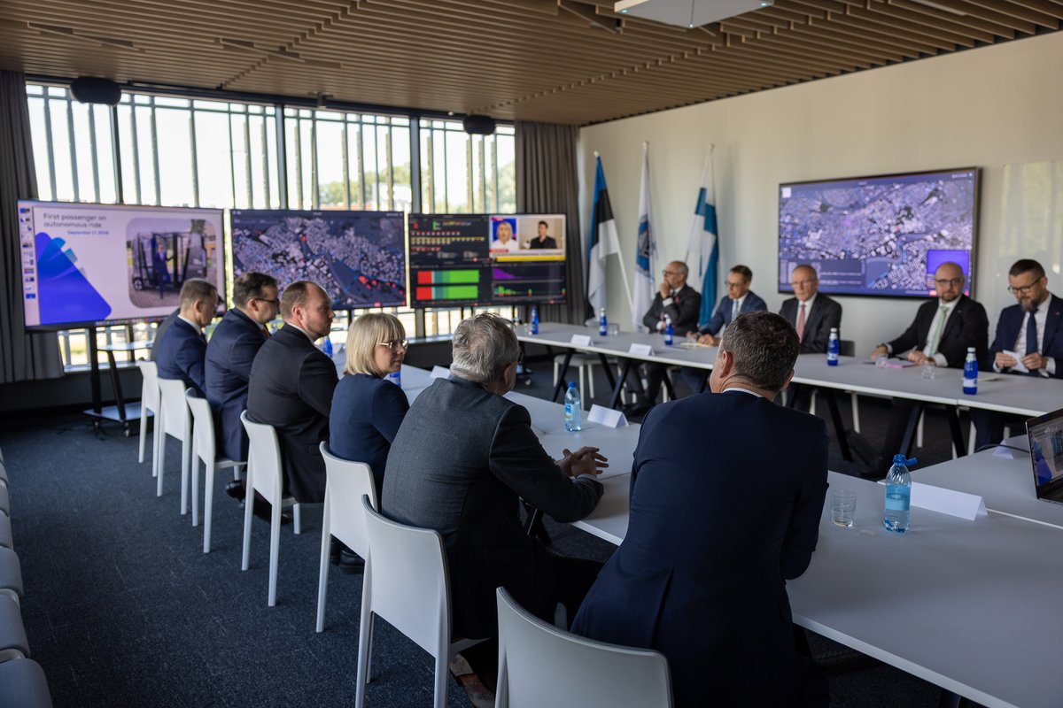 Today, we had the honour of hosting the President of 🇫🇮Finland, @alexstubb! At the #unitartudelta, representatives from the @unitartu, the City of Tartu, @CybExerTech, and Auve Tech presented their cooperation with each other.

#unitartucs