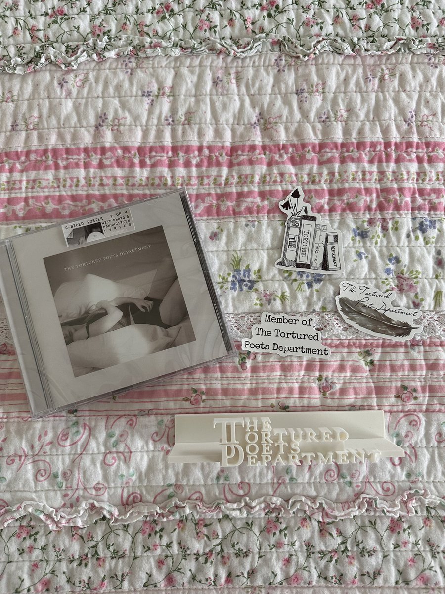 theswiftiegirls's tweet photo. GIVEAWAY💝💝💝
I’m so excited for this because we teamed up with one of our favorite shops for this! 
1. Follow us 
2. Repost 
3. Comment your favorite Taylor swift cd 

Announced June 9th!!! https://t.co/Ty3SkAnuXX