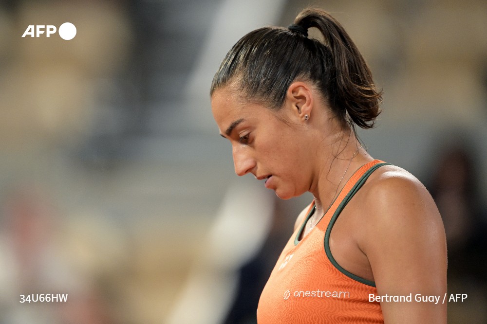 🎾 La N.1 française Caroline Garcia a été éliminée dès le deuxième tour de Roland-Garros, battue 6-3, 6-3 par l'Américaine Sofia Kenin, 56e mondiale qui fut finaliste de l'épreuve en 2020 #AFP