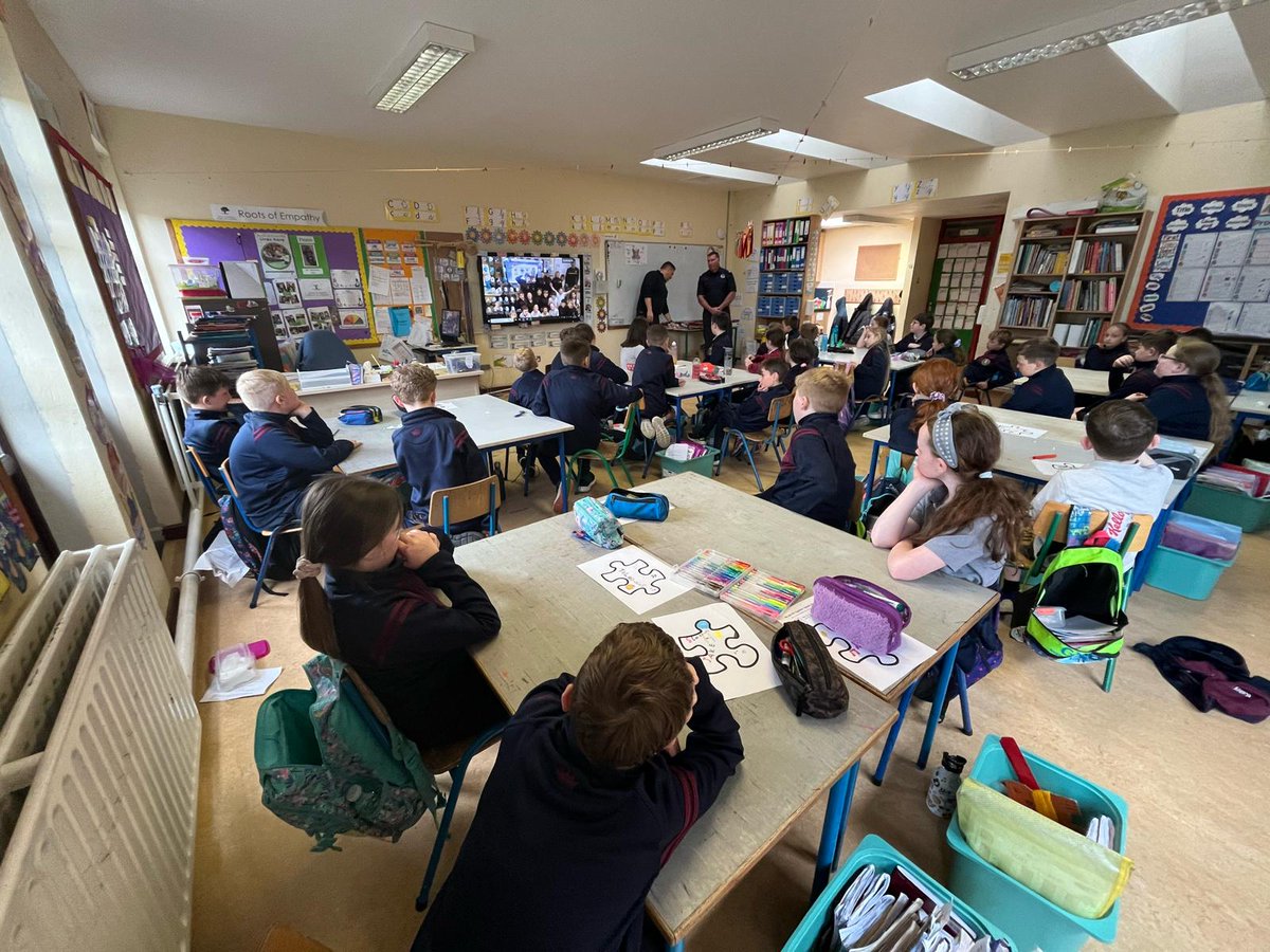 Thanks to the Graham and his colleague from Killaloe Fire Station who gave a fire safety talk to our 3rd Class pupils on Monday! 🚒👩‍🚒👨‍🚒