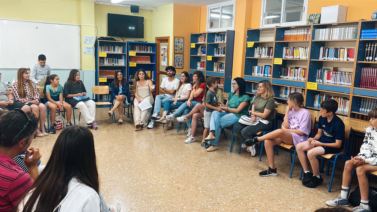 Ayer martes, día 28 de mayo, celebramos en nuestra biblioteca Adela Ruiz la última tertulia literaria del curso 2023-2024 basada en la aclamada novela juvenil de César Mallorquí: "Las lágrimas de Shiva" .