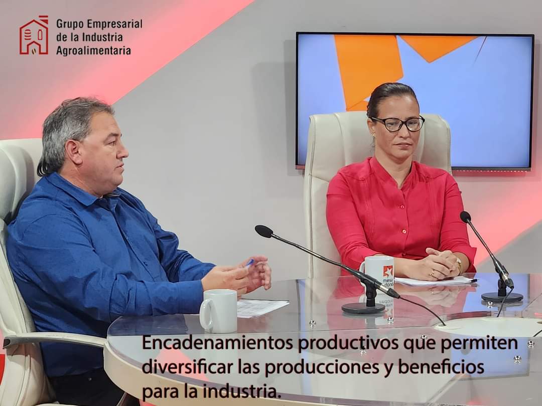 Buenas explicaciones del Presidente y sus acompañantes sobre la gestión del OSDE Agroalimentario, mostraron que han comenzado a dinamizar sus producciones en función de la población.
#GenteQueSuman 
#CubaVsBloqueo 
#AltaFiscalizacion 
#CubaViveYTrabaja 
#CubaViveyVence