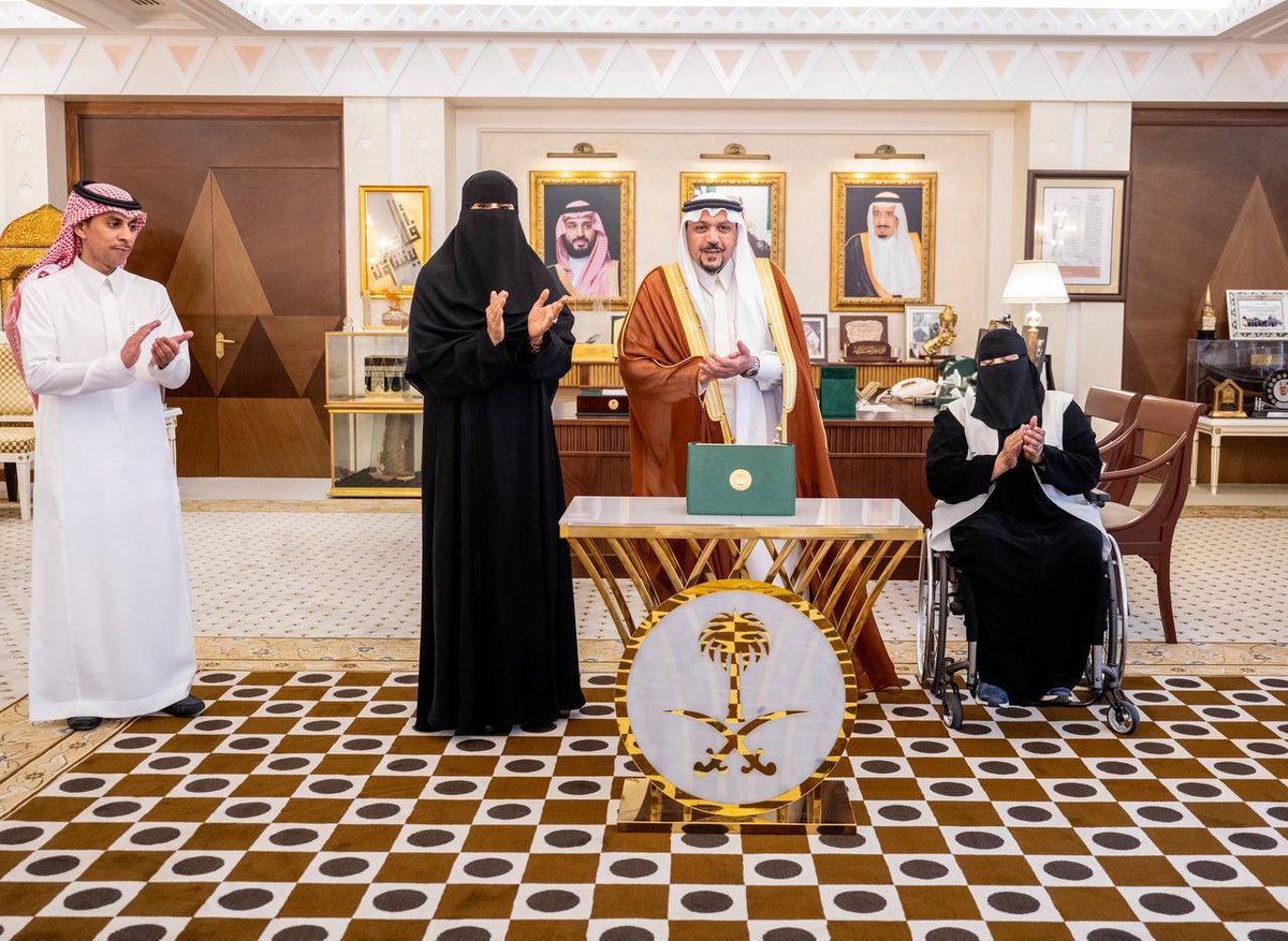 v_wattan's tweet photo. أكد سموه أن الجائزة تأتي إيمانا بأهمية العمل التطوعي، وبناء ثقافة ومحفزات العمل التطوعي من خلال منظومة متكاملة للمشاركة وحوكمة وتمكين وتنظيم العمل التطوعي تحقيقا لـ #رؤية_السعودية_2030.. https://t.co/jDzFNel5FC