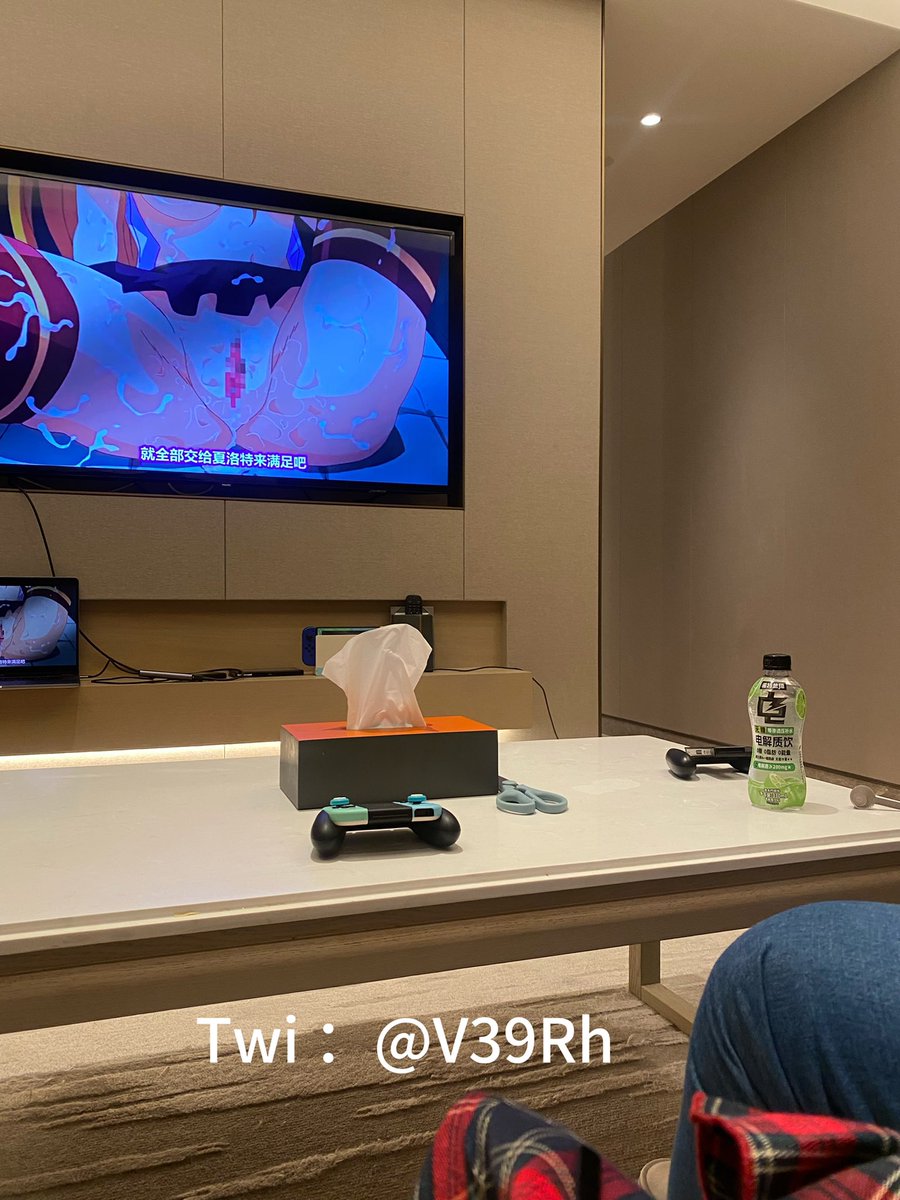 V39Rh's tweet photo. 嘿嘿嘿哥哥带我看里番，看完他的鸡儿也是变得好大好硬，后续我也成了夏洛特

投稿：
@Daguidiyi 
@DaFoer_ 
@Fojiangnice 
@quanshibb https://t.co/I1n5sk8sGY