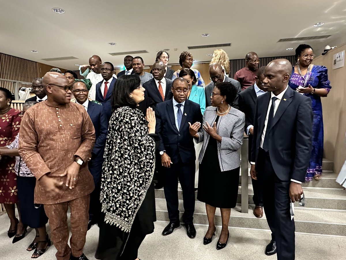 Glad to meet the @gavi CEO, Dr. Sania Nishtar during the GAVI Francophone-Anglophone and Lusophone Annual Ministerial meeting in Geneva. The meeting discussed GAVI governance to strengthen countries engagement, GAVI priorities including vaccine supply 1/