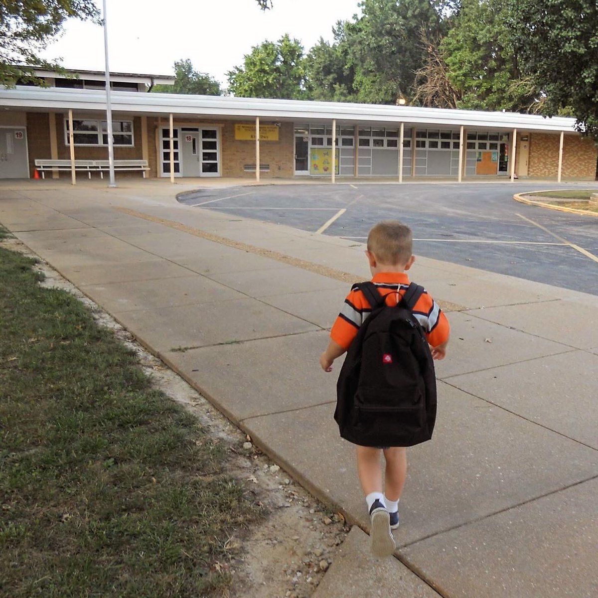 JennyMikBess's tweet photo. Thirteen years of first days, last days and every wonderful day in between. Sawyer sets off for his last day of school! #senior #classof2024 #mancub https://t.co/BwjXHpByob