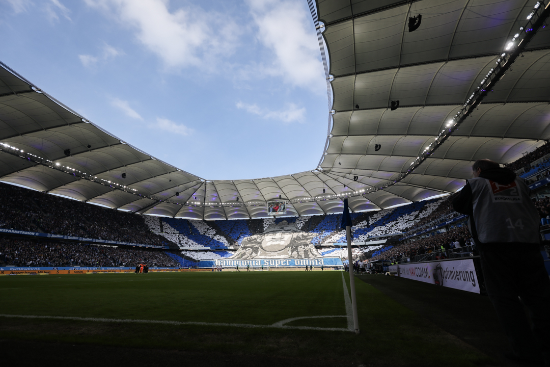 Blau-weiß-schwarze Liebe 🔵⚪⚫

Was ist eure Lieblings-Choreo aus dieser Saison?

#nurderHSV
___
📸 @FotoMatze