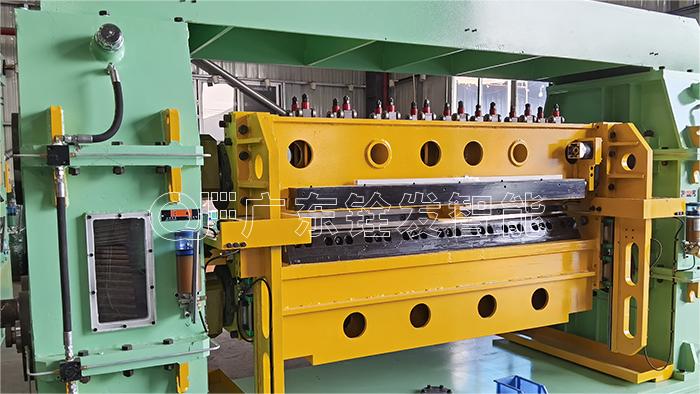 Quanfa_'s tweet image. The leveling machine is a common tool in metal processing,used to level and stretch metal sheets. With roller pressure and tension control, it can meet different process needs.🛠️ #LevelingMachine #unwindingmachine #quanfaintelligent #Machinery #industury
bit.ly/gdquanfa