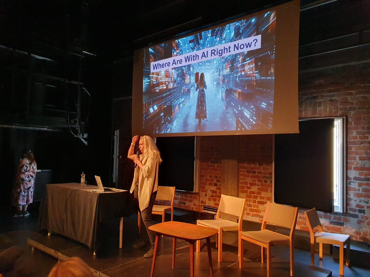 Käsikirjoittaja Katri Manninen kertoi, missä tekoälyn kanssa mennään ja miten käsikirjoittaja voisi hyödyntää sitä työssään.