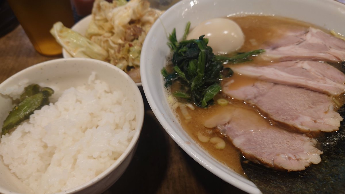 ラーメンチョップ
全部のせ中盛 ごはん小 キャベチャー

ラーショならぬラーチョ行きました。
相変わらず高水準の家系ラーメン、感服つかまつった🥰今日はキャベチャーつけて野菜摂取したから罪悪感ゼロ！！
ご飯はやっぱり中かな、少だと足らない😭今日も最高の一杯ありがとうございます！！🙏