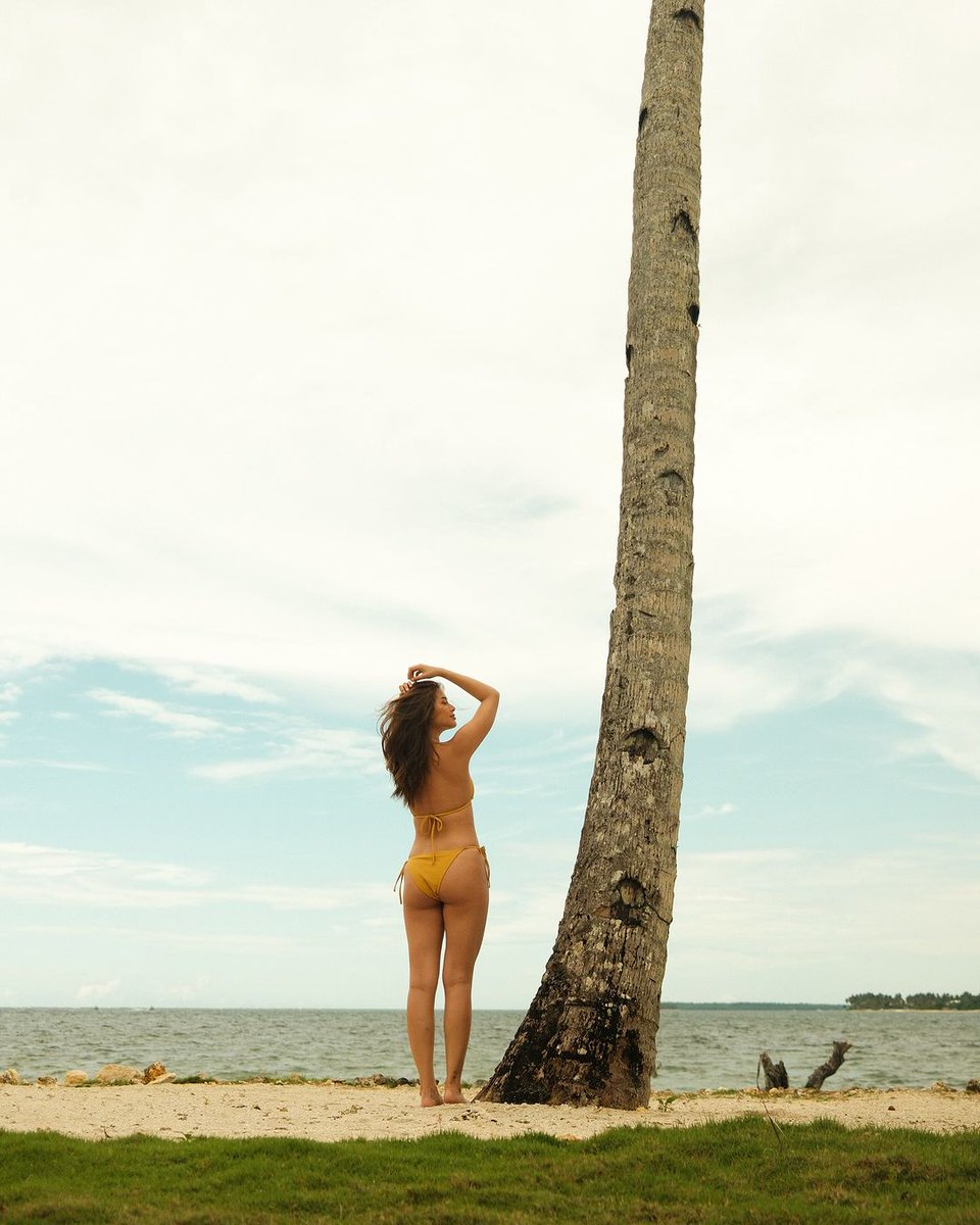 Kapuso actress #GabbiGarcia shows off her beach bod in her recent photos taken in Siargao. 

'Hello [S]iargao!! 🌞', her caption read.

📸gabbi/Instagram