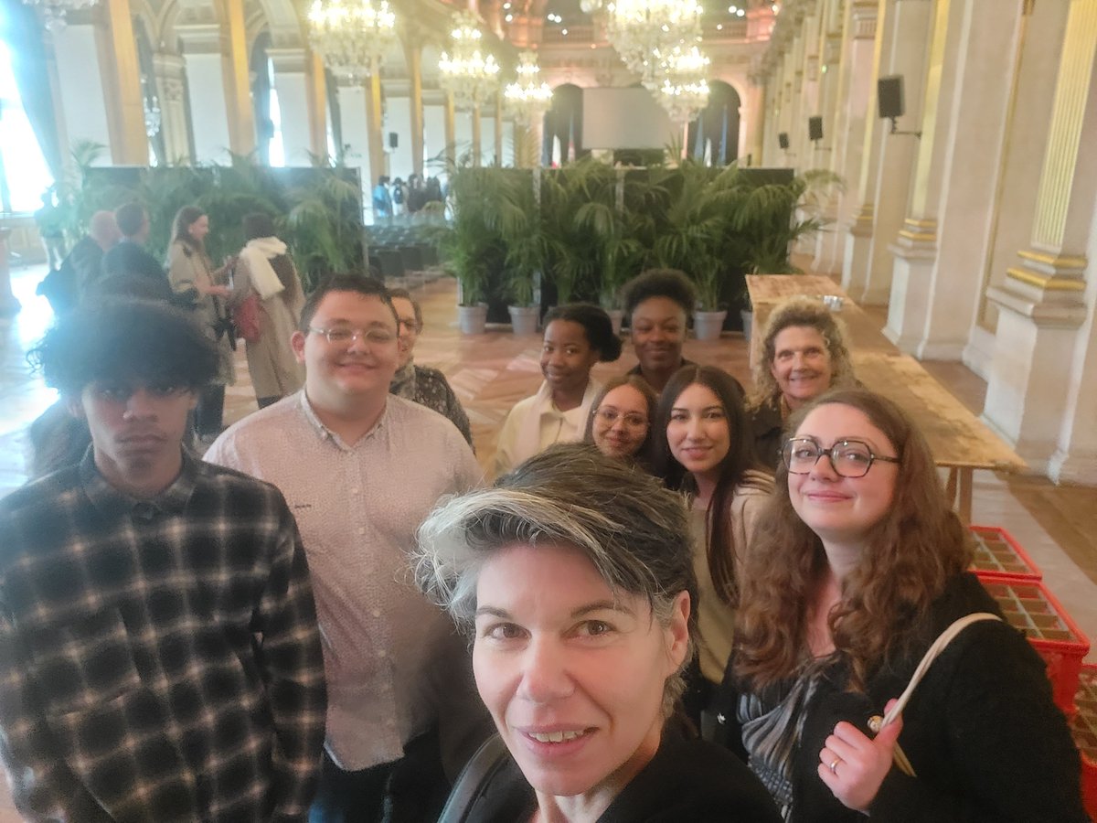 LuciePitiot's tweet photo. Deuxième prix cette semaine pour le lycée Villon : le Concours National de la Résistance et de la Déportation.
Émue de l'investissement de ces jeunes sur un sujet d'actualité comme l'#antisémitisme et de l'engagement des professeurs.
Podcast à découvrir sur la webradio #Diva14 https://t.co/QUuXLEJoqM
