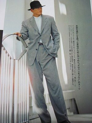 chimaki_chanko's tweet photo. パルチザンの服装の代用として、80年代のDCブランドスーツが代用できます。
このころのスーツ・パンツはゆったりしたフォルムで、特にパンツは、ハイウエストで太いシルエット(バルーンスタイルとも言ったような)が流行してました。
古着屋巡りで入手可能です。
#StillForest
#パルチザン戦イベント https://t.co/MQpRIbWxQT