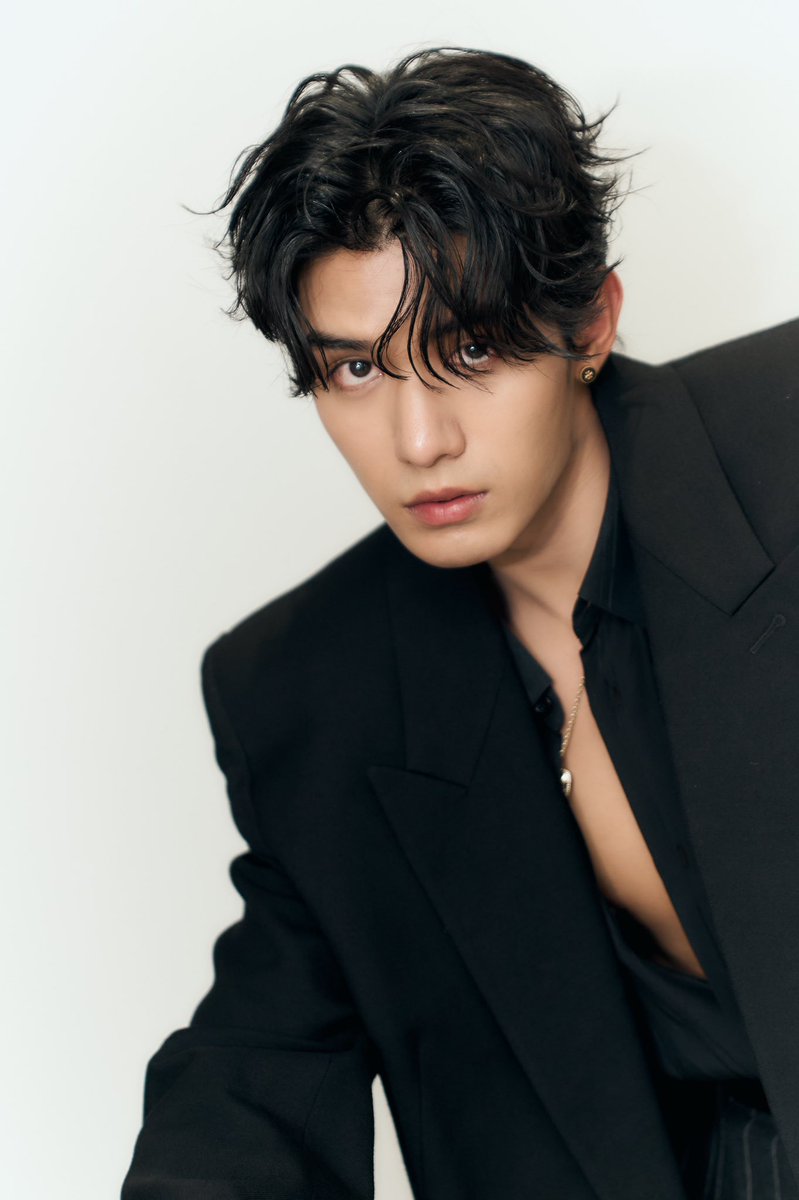 netsiraphop's tweet photo. 🖤 @YSL https://t.co/I5ID2DXpEI