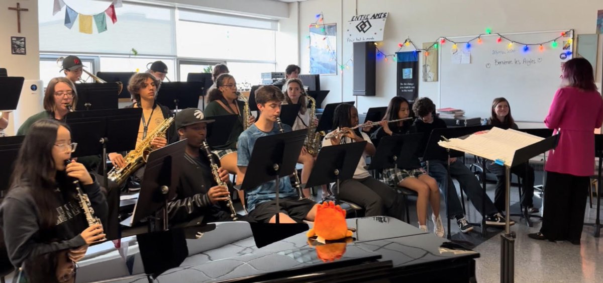 École secondaire catholique E.J. Lajeunesse tweet media