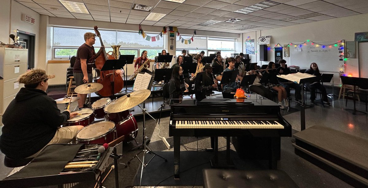 École secondaire catholique E.J. Lajeunesse tweet media