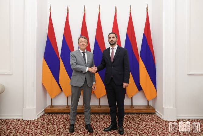 ๐ง๐ช Ambassador Eric De Muynck (@belgiumarmenia) on Twitter photo Today I met <a href="/RubenRubinyan/">Ruben Rubinyan</a> Vice President of the #NationalAssembly of ๐ฆ๐ฒ
Fruitful exchange of views on:
๐น Developing ๐ง๐ช๐ฆ๐ฒrelations ๐ค
๐น Current state of the Armenia-Turkey normalization process
๐น Regional developments
<a href="/MFAofArmenia/">MFA of Armenia๐ฆ๐ฒ</a> <a href="/BelgiumMFA/">๐ง๐ช Belgium MFA</a> @EU2024BE <a href="/LaChambreBE/">Quidร laChambre</a> Today I met <a href="/RubenRubinyan/">Ruben Rubinyan</a> Vice President of the #NationalAssembly of ๐ฆ๐ฒ
Fruitful exchange of views on:
๐น Developing ๐ง๐ช๐ฆ๐ฒrelations ๐ค
๐น Current state of the Armenia-Turkey normalization process
๐น Regional developments
<a href="/MFAofArmenia/">MFA of Armenia๐ฆ๐ฒ</a> <a href="/BelgiumMFA/">๐ง๐ช Belgium MFA</a> @EU2024BE <a href="/LaChambreBE/">Quidร laChambre</a>