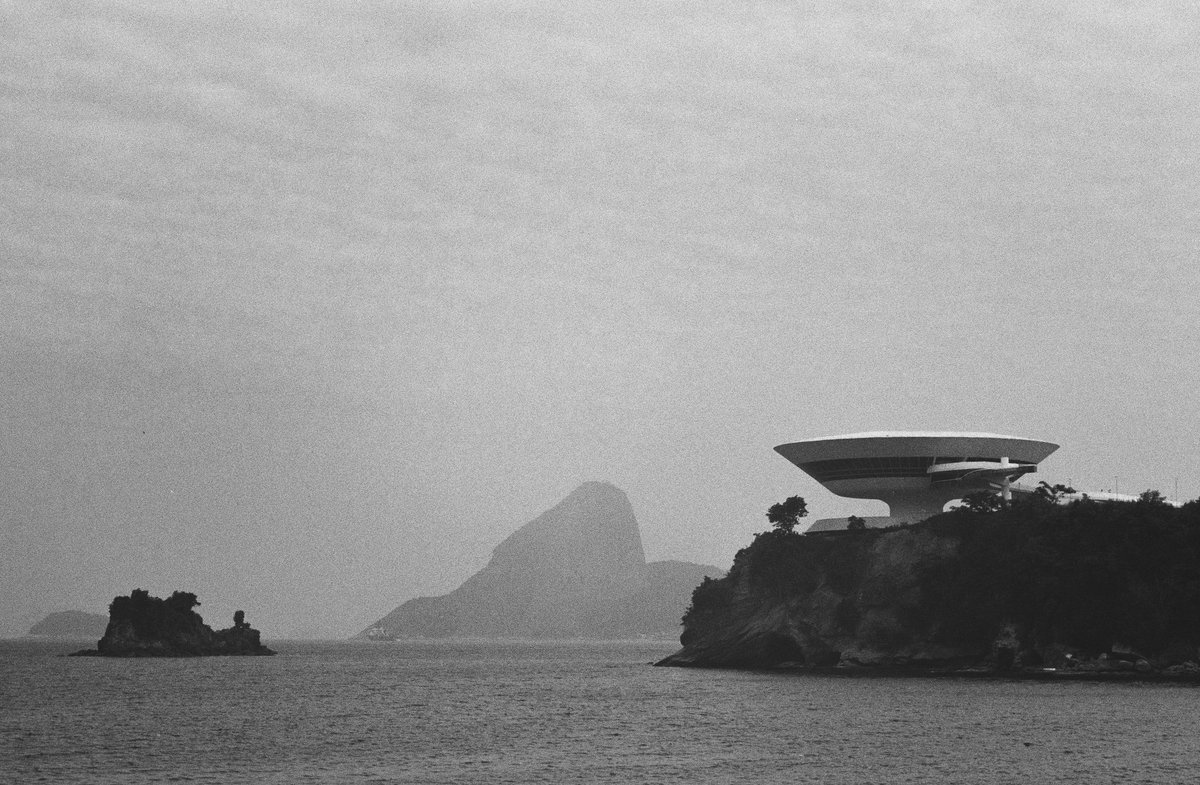 Gm Niterói Museum of Contemporary Art (not a saucer) with the Sugar Loaf Mountain on the background. Kodak Eastman Double