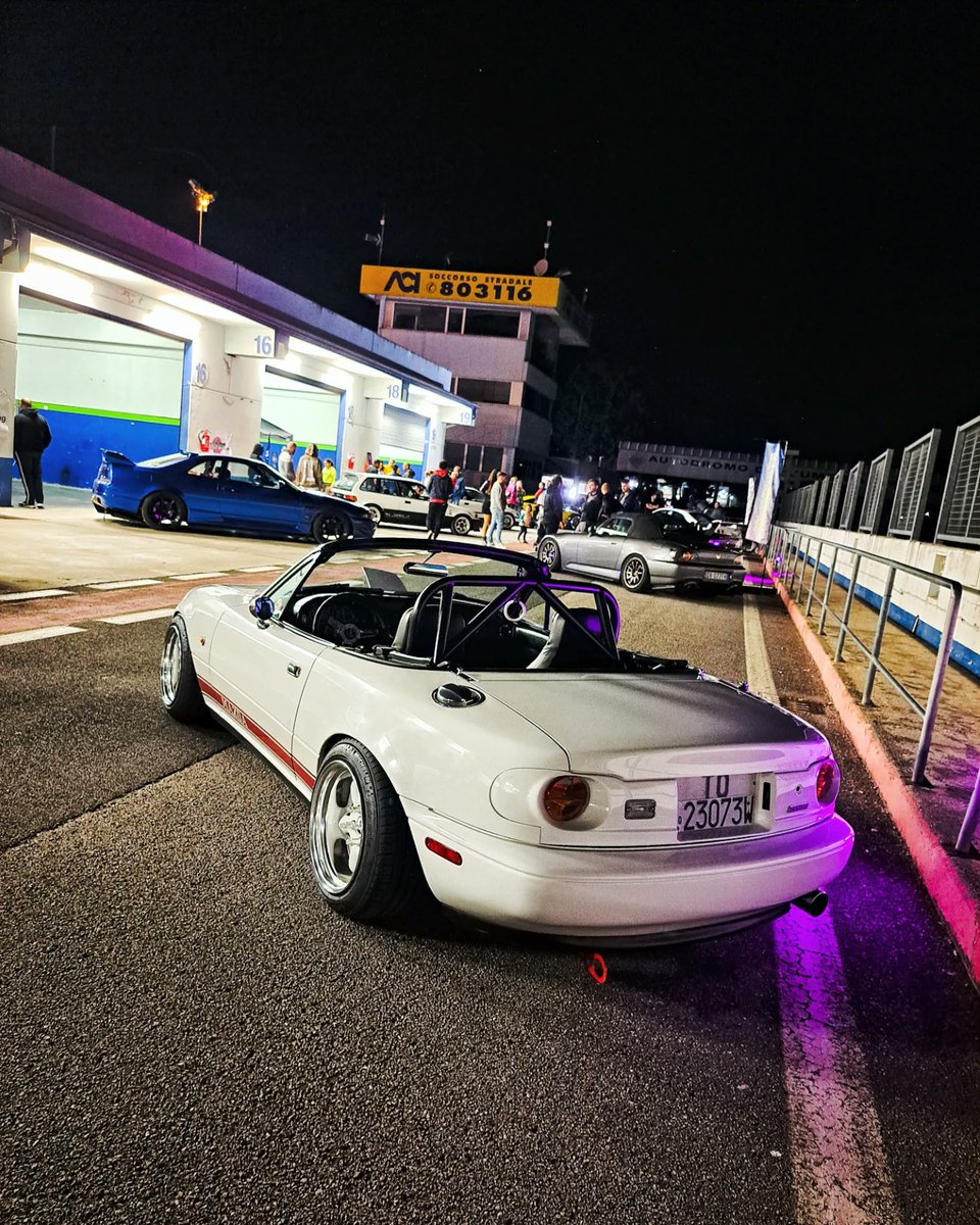 early_essence's tweet photo. 🏁 MSB Track Meet 🟣⚪️🔴
☆
#InCarNation #Eunos #Roadster #ロードスター #Miata #Mazda #Mx5 #MSBtrackmeet #JDM #RoadStar #TrackMeet #Shakotan #シャコタン #CarMeet #WorkWheelsJapan #GoocarsHemi #9j #AutodromoDellUmbria #Magione #326Power #俺たちナット #Nakamae #KGWorks #HKS #Kaaz https://t.co/H8xPidKJeL