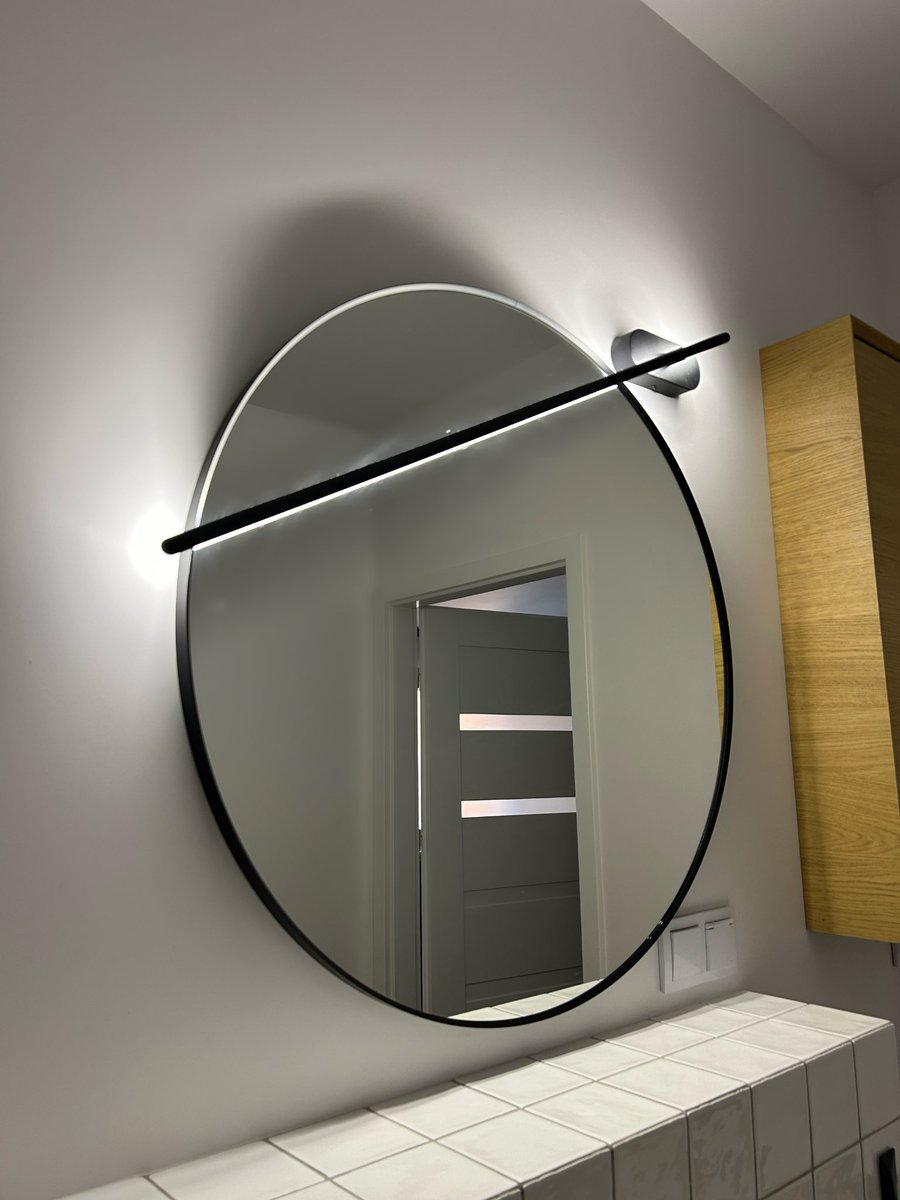 What do you know about luck? This lamp, by its design, should be adjustable and rotate 180 degrees. With one touch I made him freeze forever at this point.