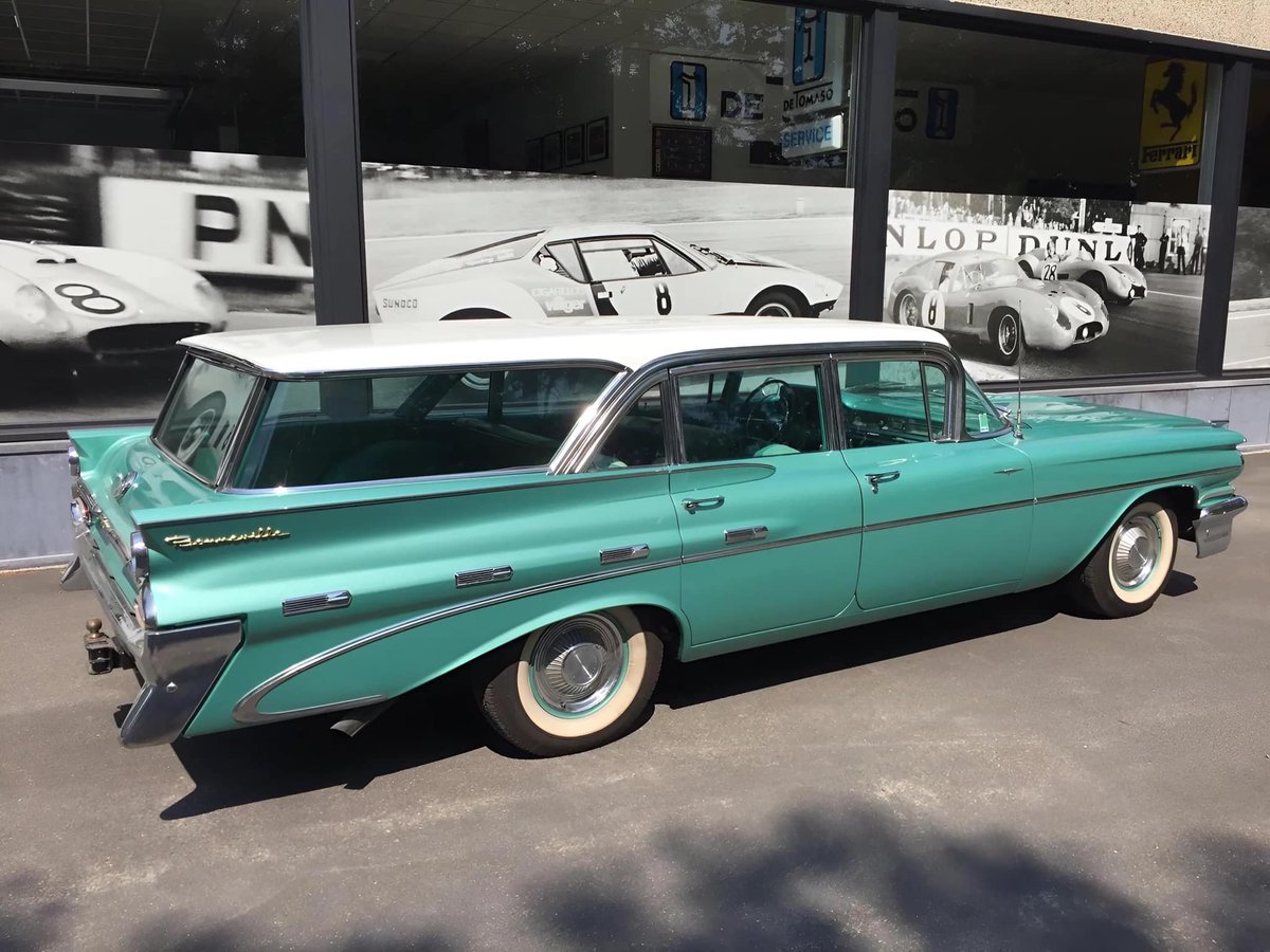 1959 Pontiac Bonneville Safari