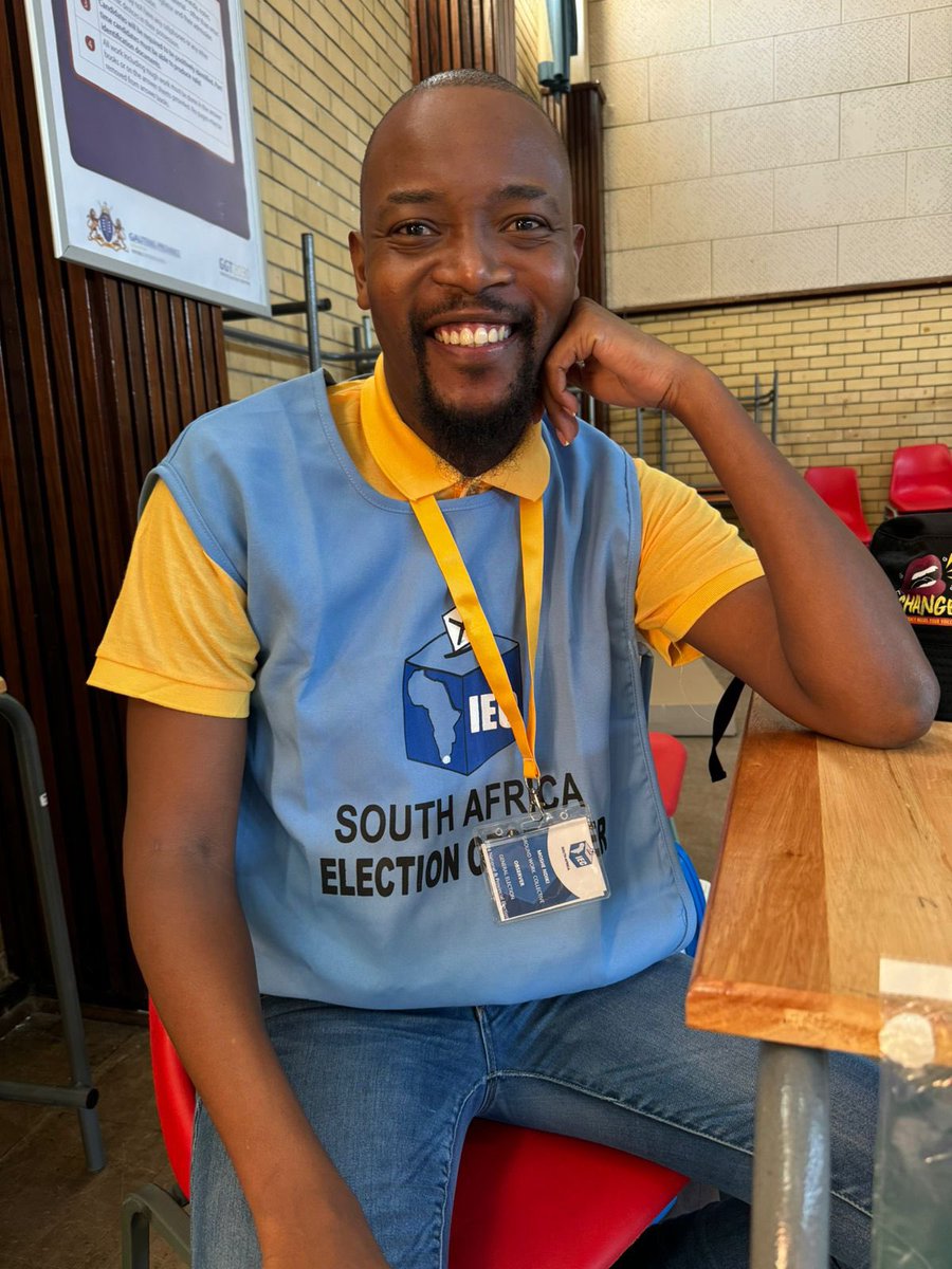 gwc_za's tweet image. We’re thrilled that our #groundworkcollective ambassador and observer @MosheNdiki was up bright and early to exercise his civic responsibilities and be the change he wants to see. 🗳️ 
#democracyneedsyourvoice 
#gwc
#saelections
#saelections2024