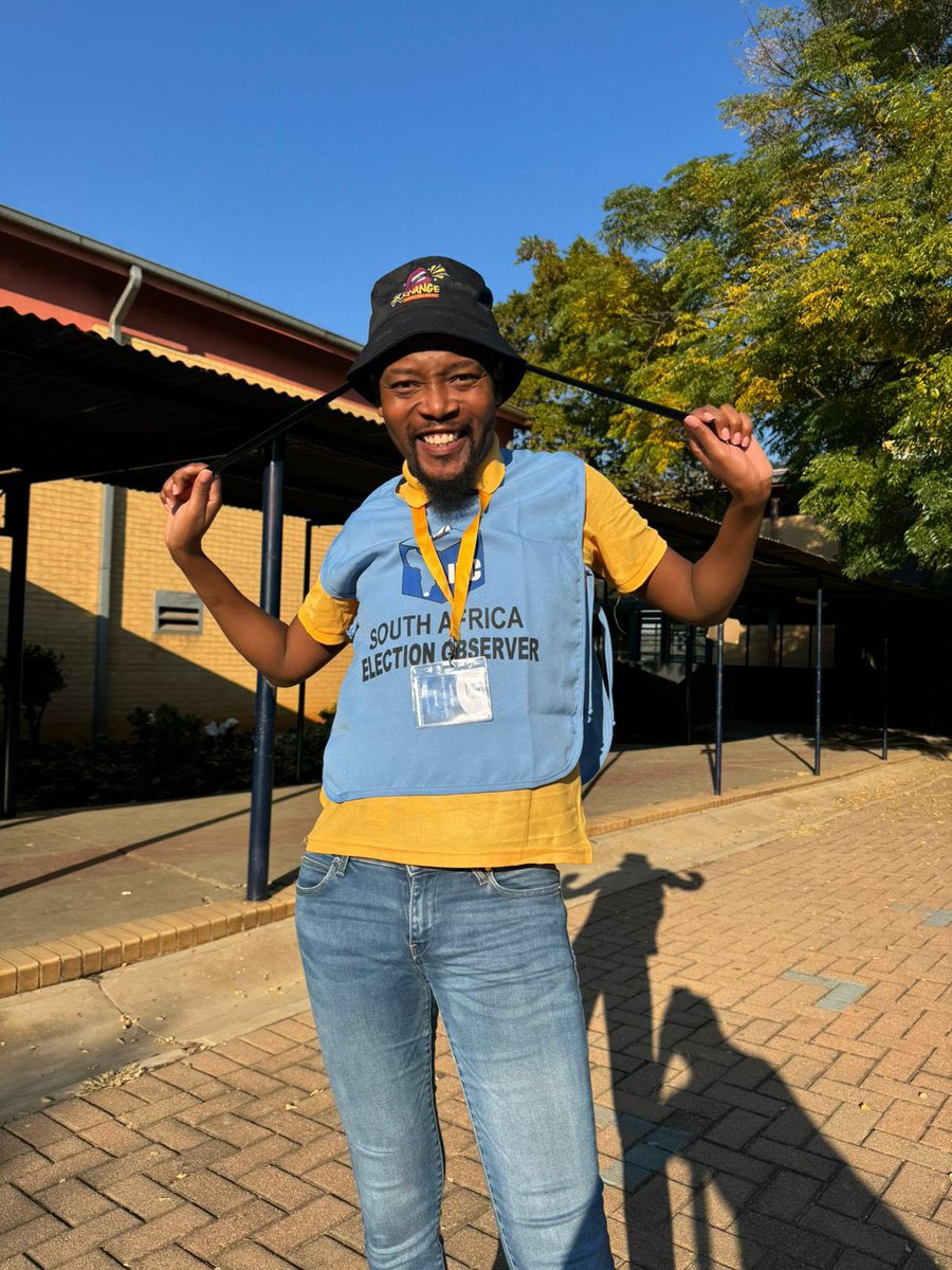 gwc_za's tweet image. We’re thrilled that our #groundworkcollective ambassador and observer @MosheNdiki was up bright and early to exercise his civic responsibilities and be the change he wants to see. 🗳️ 
#democracyneedsyourvoice 
#gwc
#saelections
#saelections2024