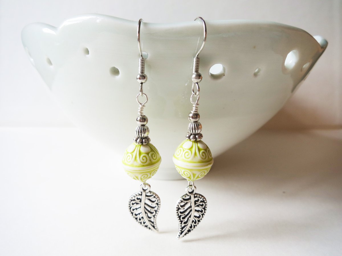 It's my 10th Birthday!🖤#MHHSBD USE CODE LV43HBD10 FOR 10% OFF 🖤 Boho Style Summery Earrings with Lime & White Patterned Resin Beads and Filigree Leaf Dangle, Also in Clip On 🖤#CraftBizParty #UKMakers #handmadegift #shopsmall #handmadejewelry #earrings lovesvintage43.com/product/filigr…